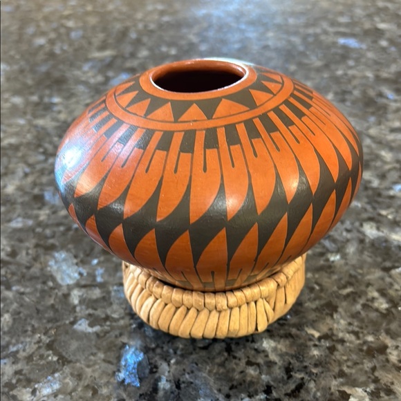 Handcrafted Terracotta and Black Pottery Vase - Picture 2 of 4